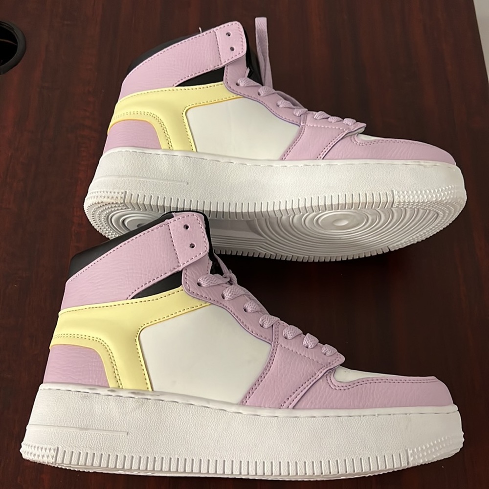 Shoes - Picture 2 of 4